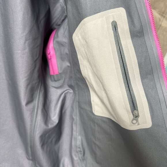 Women's Arcteryx BETA LT Jacket Solid Color Casual Sports Waterproof  Size L - Picture 7 of 10